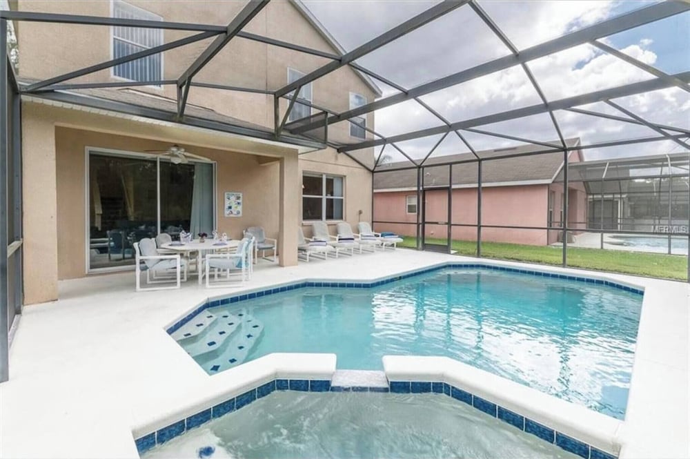 Book Now! Disney and Theme Parks Days, Poolside Family Villa Awaits!