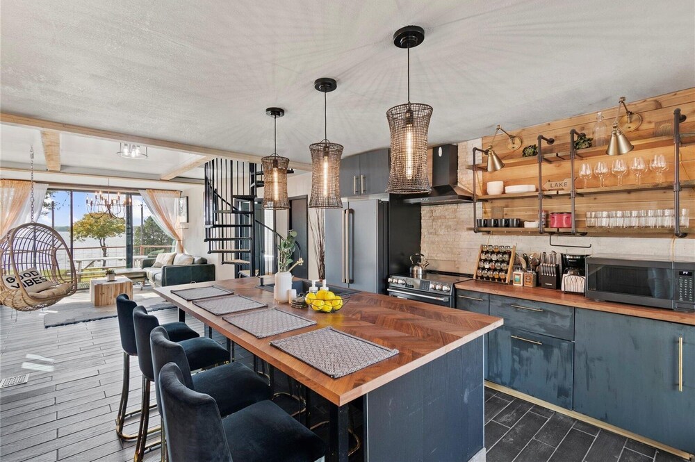 Modern Lakeside Paradise Waterfront + 2 Patios 3 Bedroom Home