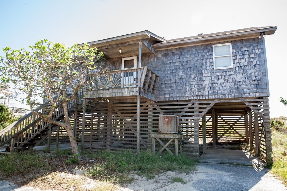 Time / Tide 4 Bedroom Cottage by RedAwning