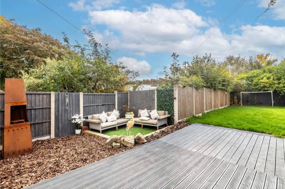 Peaceful Retreat in Telford With Modern Amenities