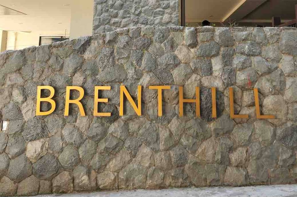 Unit 305 New Brenthill Condo With Balcony Near SM BGO