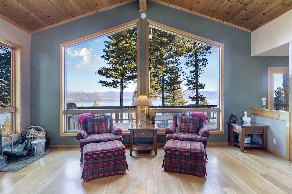 Lakeview Hideaway 3bdr for 8 w/ Private Hot Tub!
