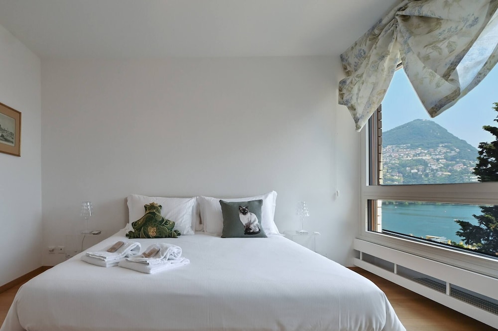 One & Only Lake View Apartment