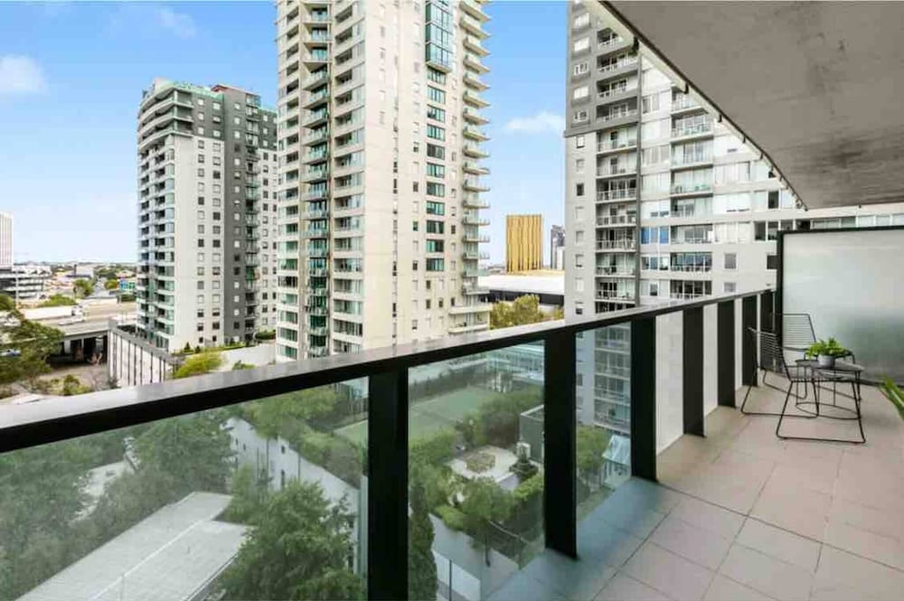 Luxurious one Bedroom Apartment With Pool