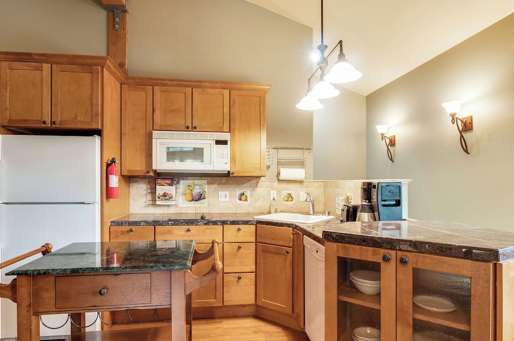 Tahoe Mountain Retreat Sleeps 12!