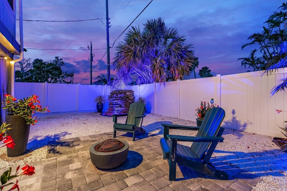 130 Tiki Tides: 2br W/ Outdoor Tiki Bar! 2 Bedroom Home