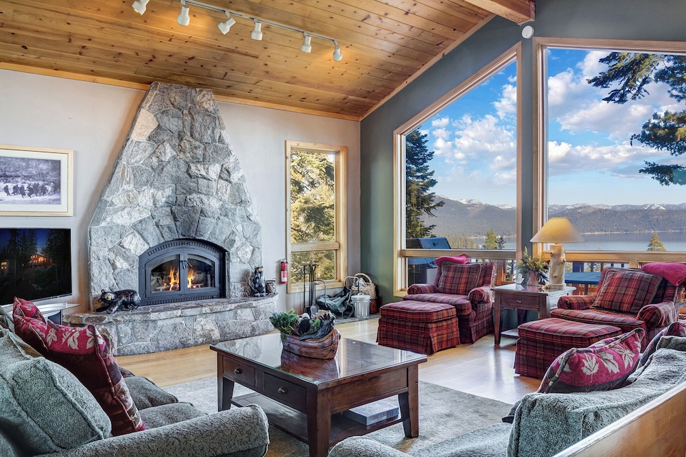 Lakeview Hideaway 3bdr for 8 w/ Private Hot Tub!