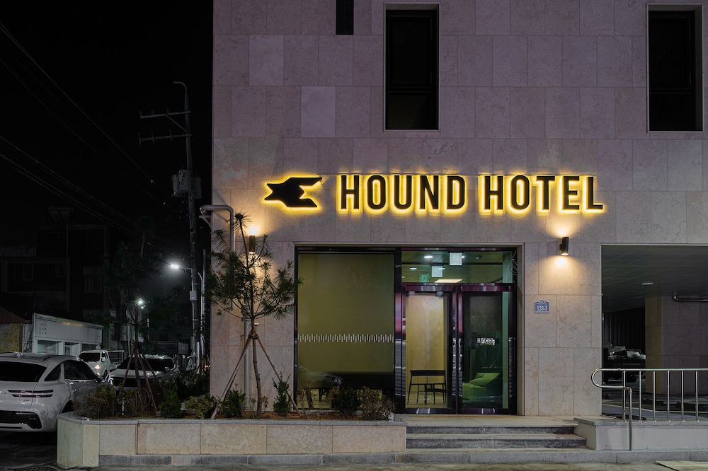 Gunsan Hound Hotel