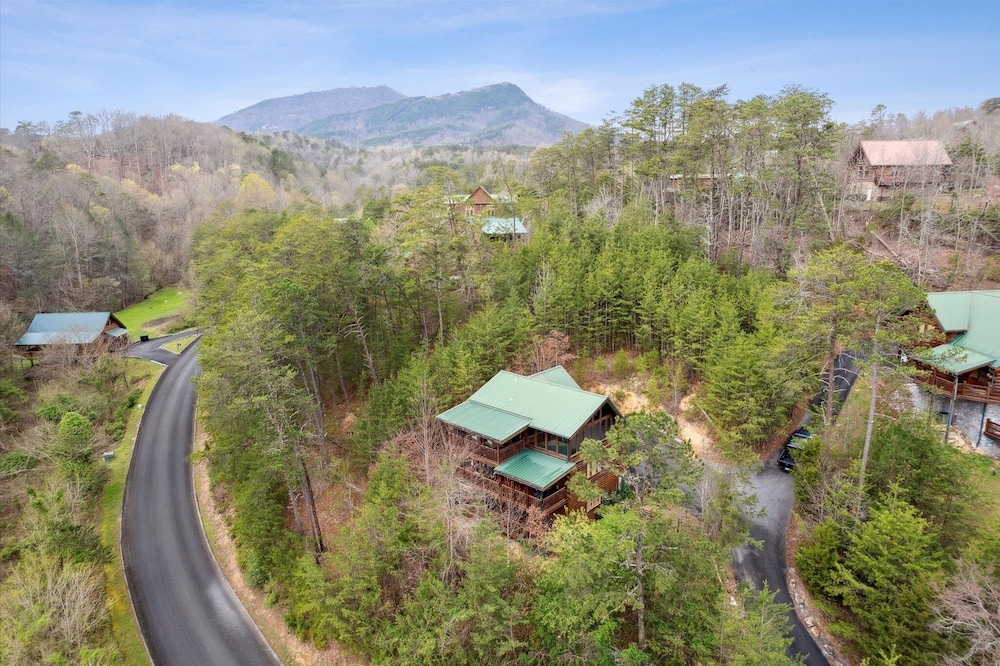 Wilderness Lodge 3 Bedroom Cabin by RedAwning view 2
