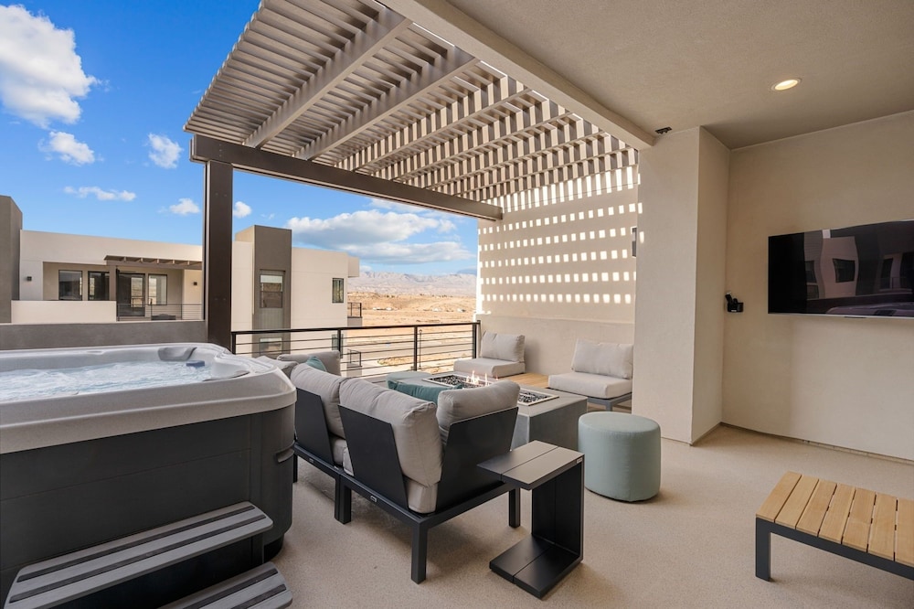 Weekend Vibes 5 Bedroom Townhouse