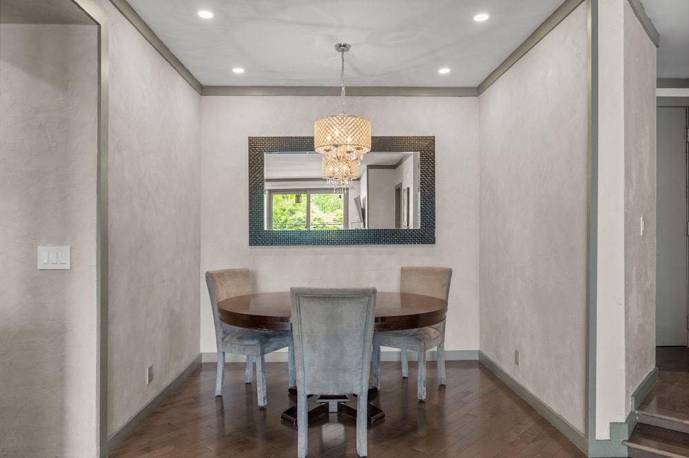 Stylish Westwood Condo