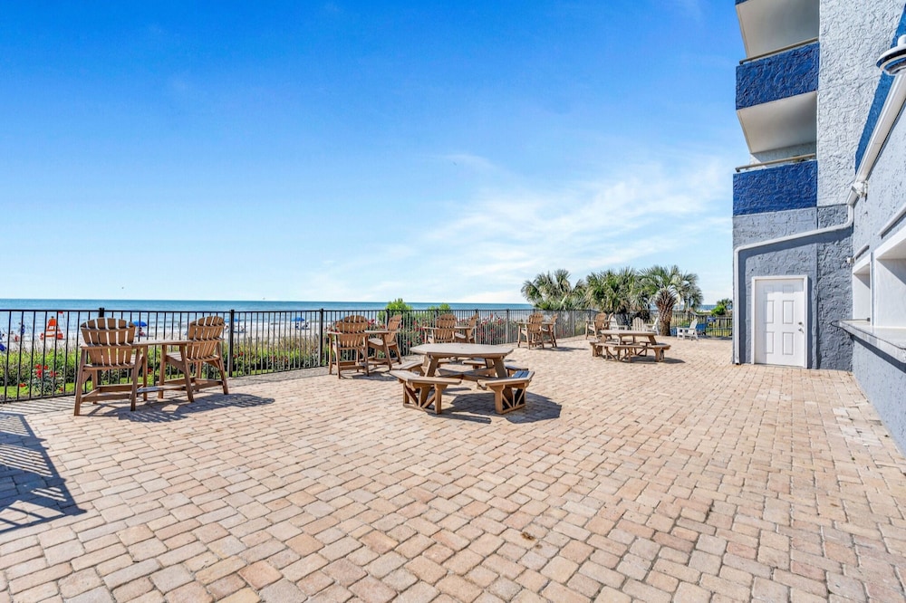 Beachfront, Two Queen Beds, Pool, Hot Tub, Free Parking 1 Bedroom Condo view 3