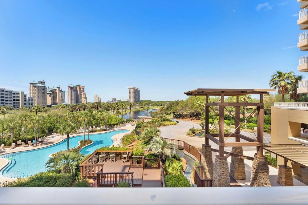 Miramar Beach Studio w/ Pool, Tennis & Walk to Beach Luau Eastern Sky