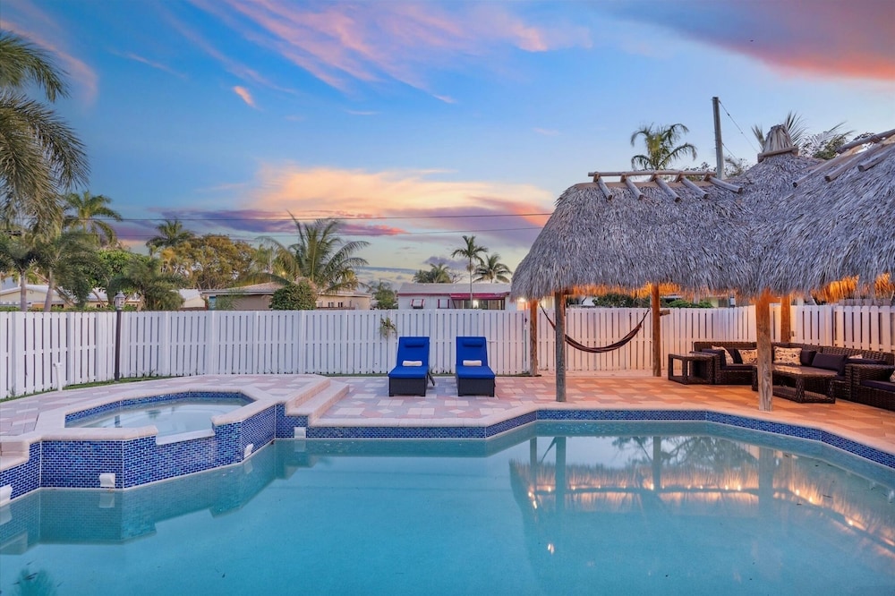 Blue Wave Retreat At Hollywood Beach 3 Bedroom Home