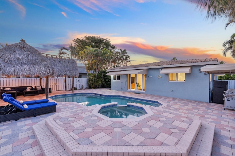 Blue Wave Retreat At Hollywood Beach 3 Bedroom Home