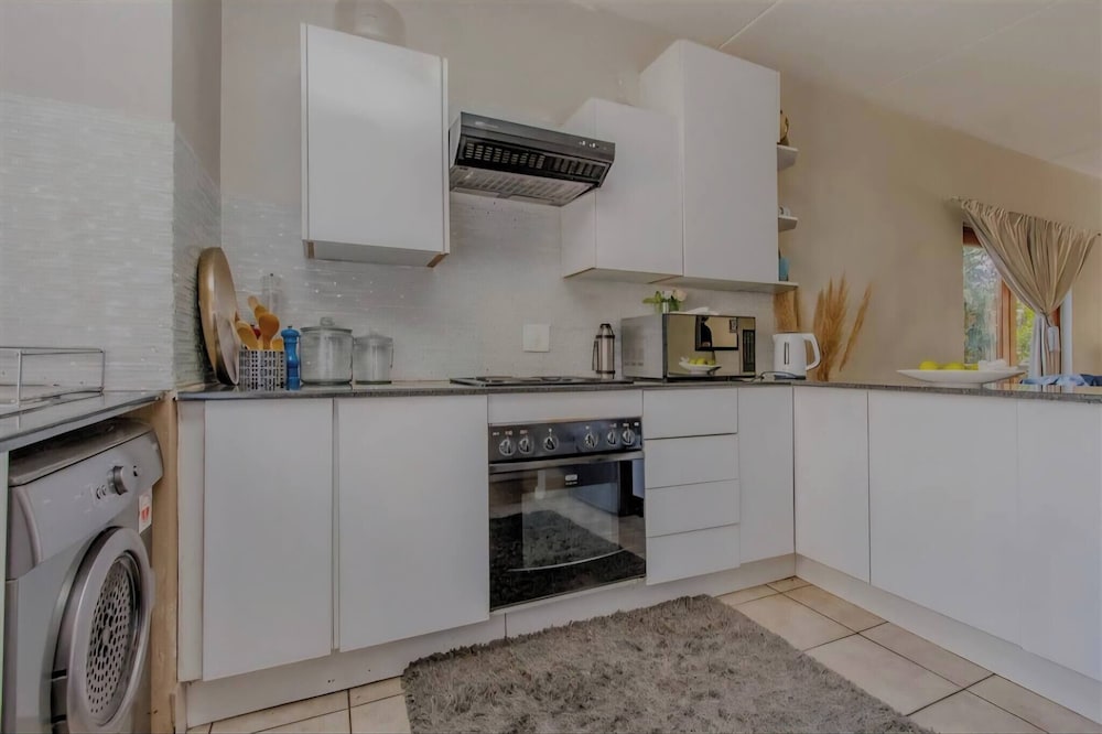 2bed in Sandton City
