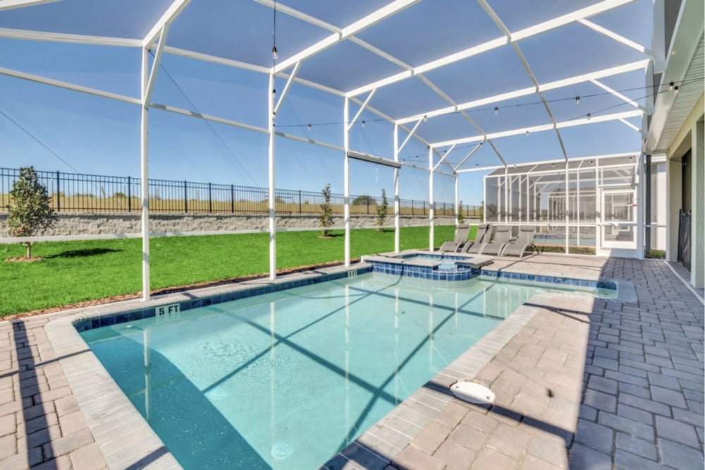 9BED The Goof within 8 miles to Disney - Image 3