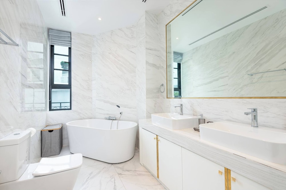 Stylish 7beds Poolhouse With Cinema & Lift - 2min to BTS