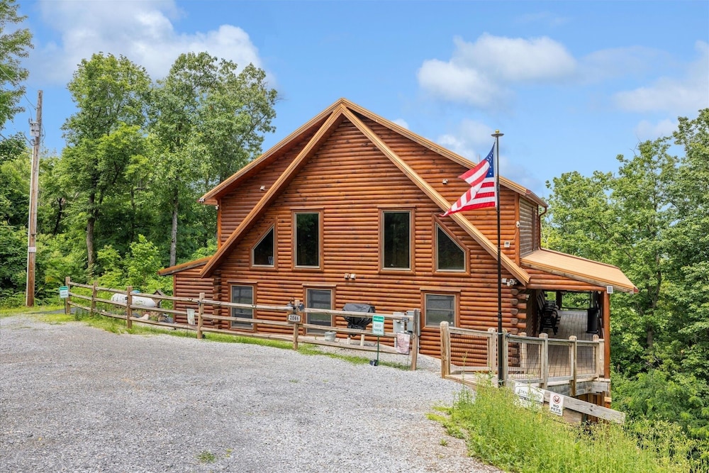 Climbing To New Heights 2 Bedroom Cabin