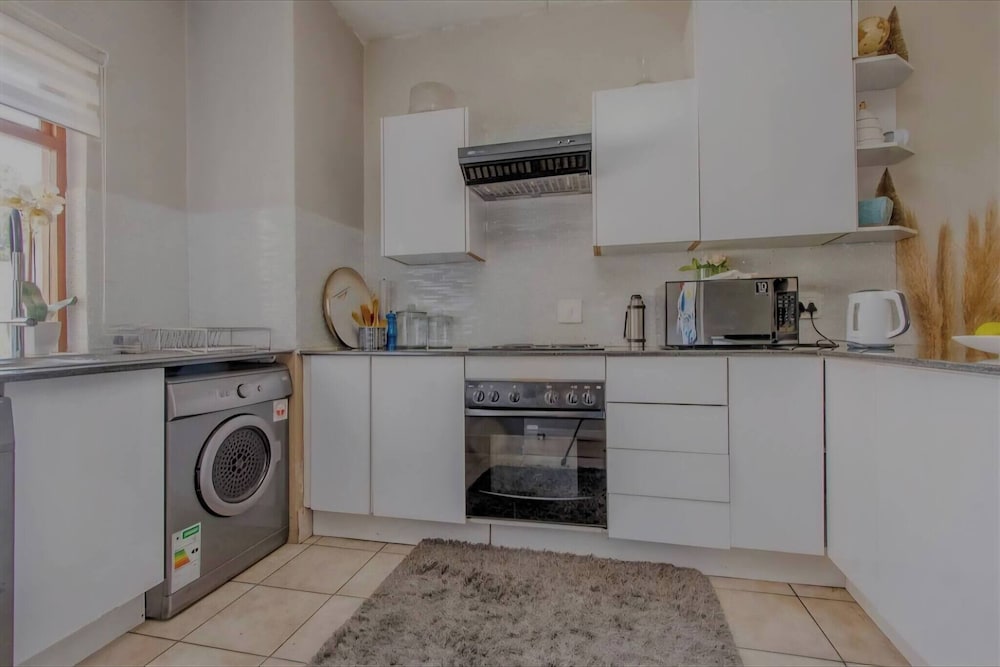 2bed in Sandton City