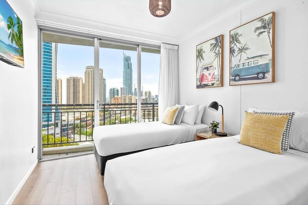 Chevron With 3beds and own Carpark Within Tower3