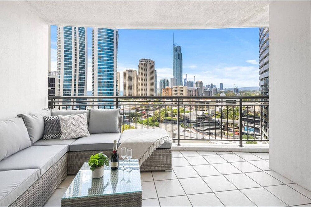 Chevron With 3beds and own Carpark Within Tower3