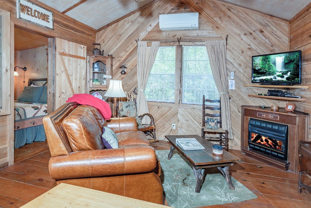 The Cabins at Seven Foxes
