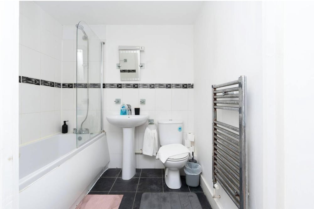 Cozy Southampton Apartment in Prime Location