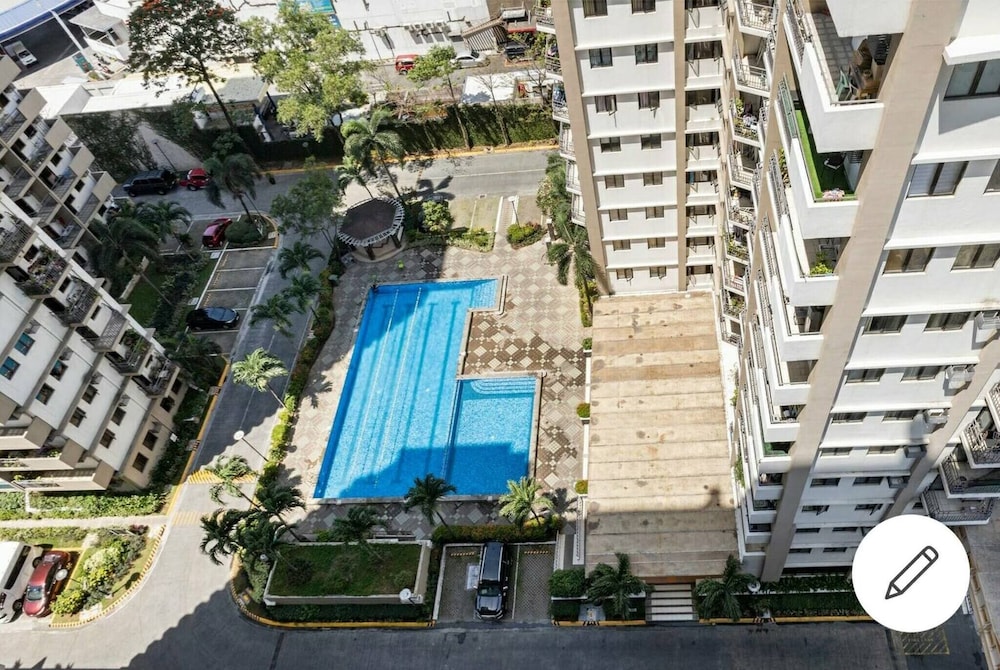 Lovely Skyview Haven -near BGC