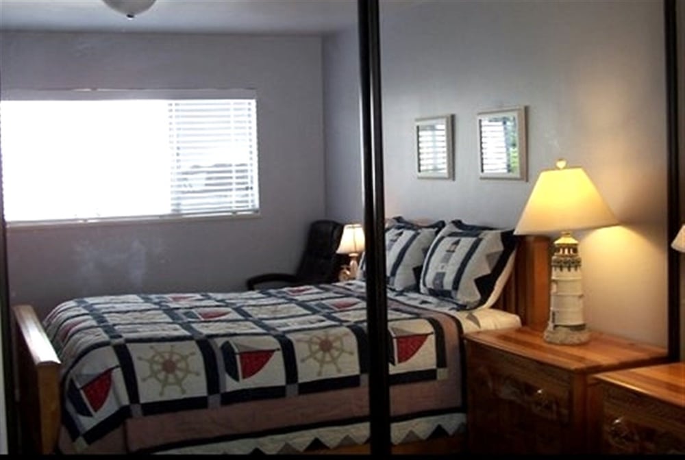 Beautiful 1 Bed Beach Condo #122 1 Bedroom Condo by RedAwning