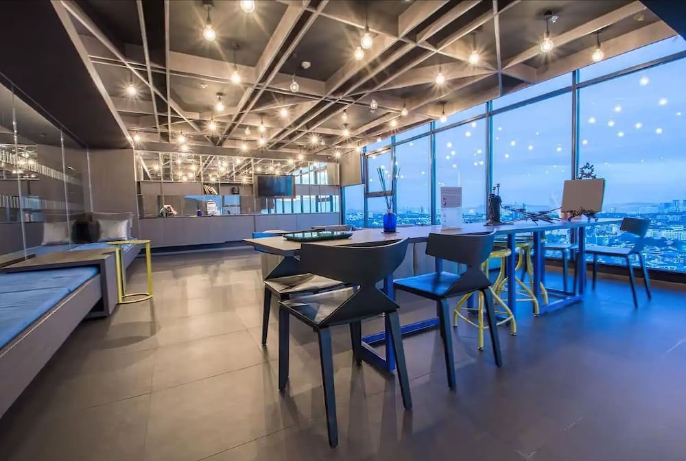 Best Location of Pattaya, Sky Pool and Close to The Beach