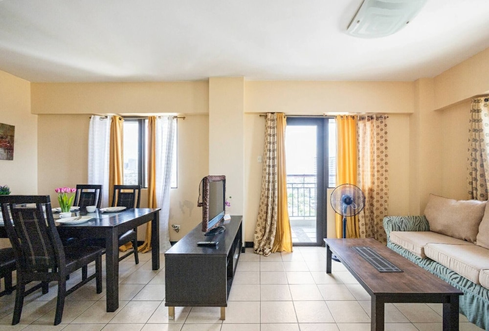 Lovely Skyview Haven -near BGC