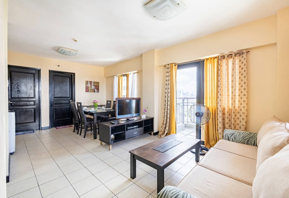 Lovely Skyview Haven -near BGC