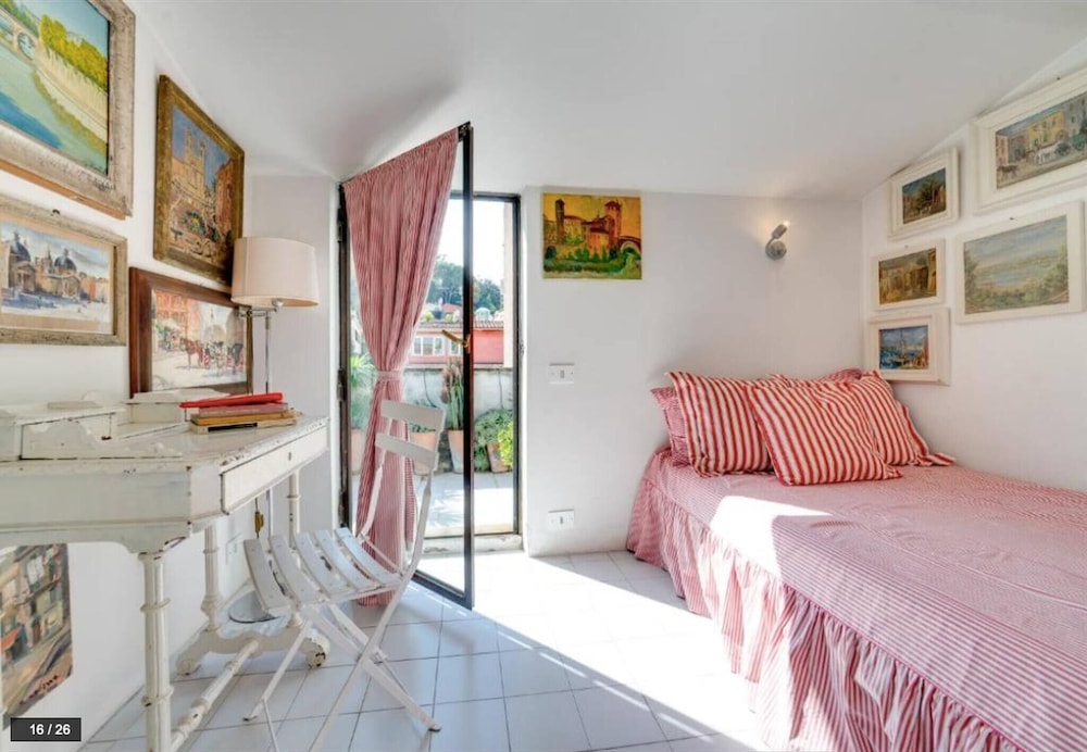 Luxury Art Apartment In Trastevere With Terrace