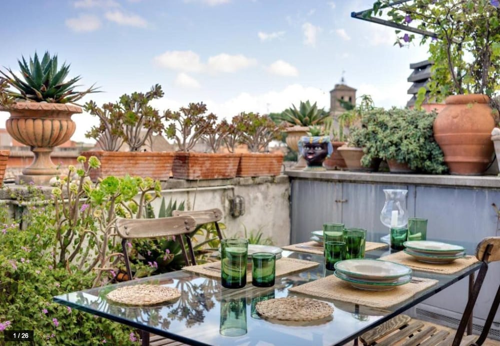 Luxury Art Apartment In Trastevere With Terrace