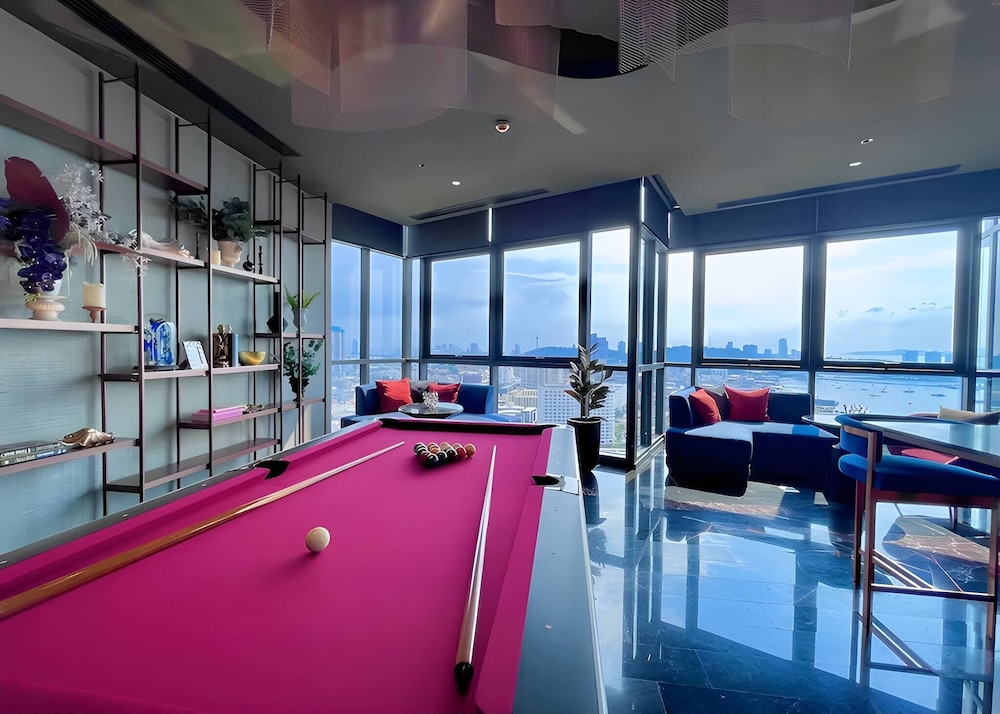 Elegant Room With Roof Top Pool - Best In Pattaya