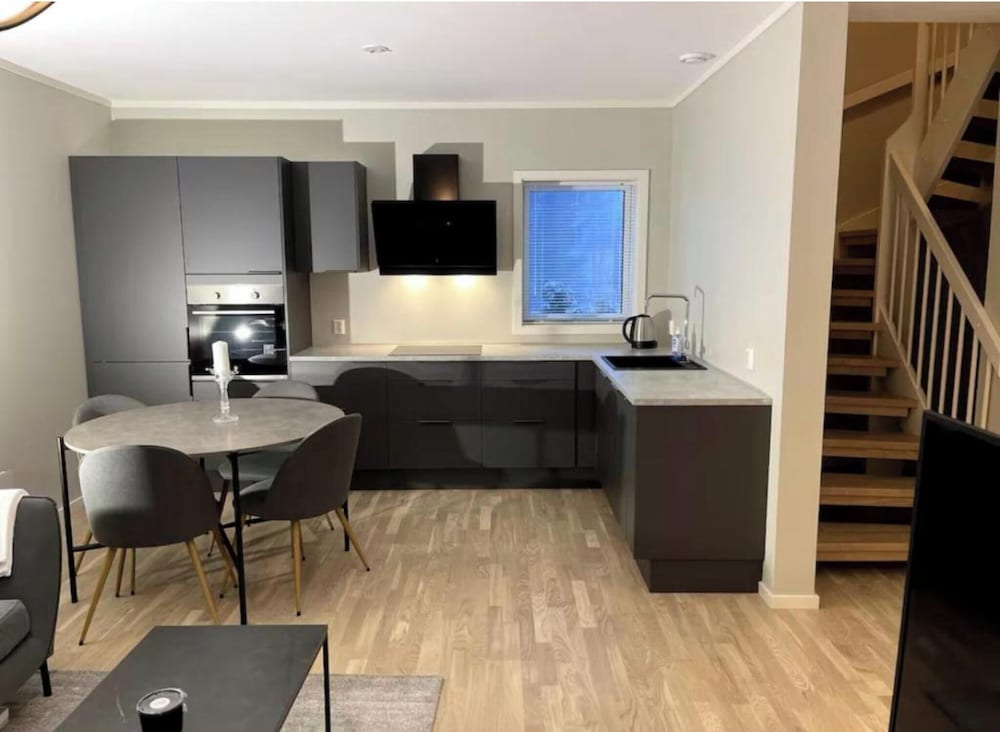 NEW Duplex Apartment Near the City With Free Private Parking