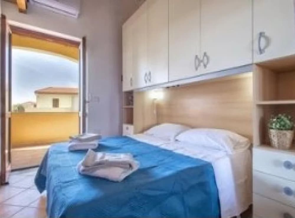 Cozy Flat Just Steps From the Beach