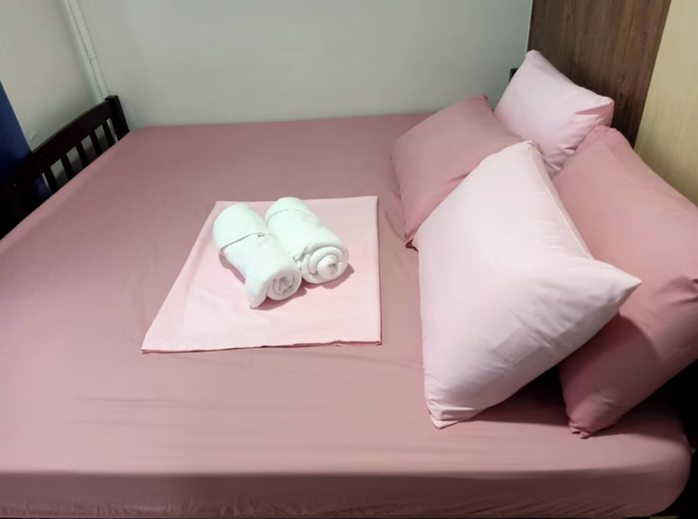 Len's Den - Flat in Pasay City Mall of Asia Manila