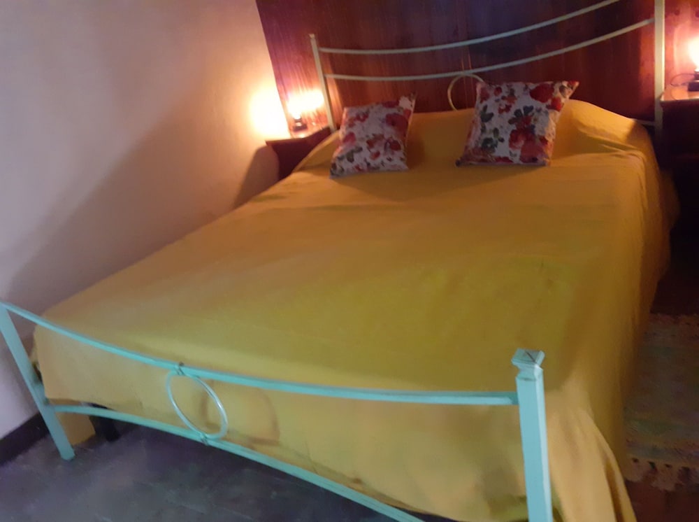 The Little House of Vacone Italy view 2