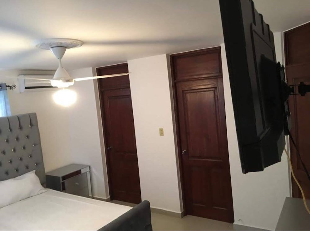 Total New!! Exclusive!! Apt At Paradise V . view 2