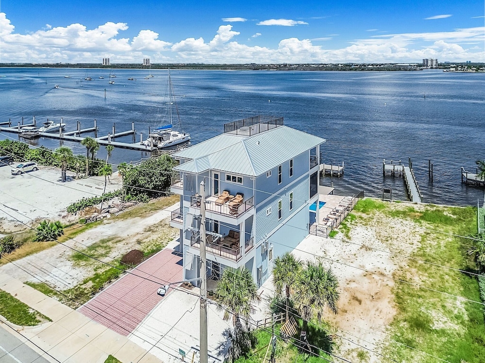 319 Bay & Beach Blessings: Pool Home W/ Water Views! 4 Bedroom Home