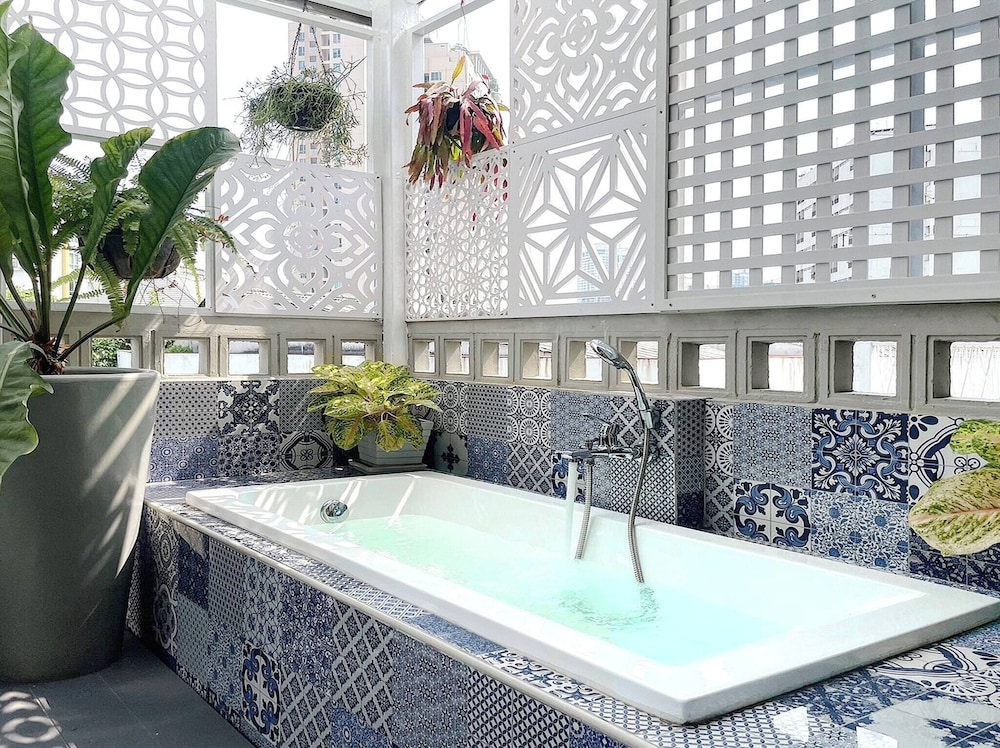 Stylish 3-bedroom Townhome in Heart of Bangkok