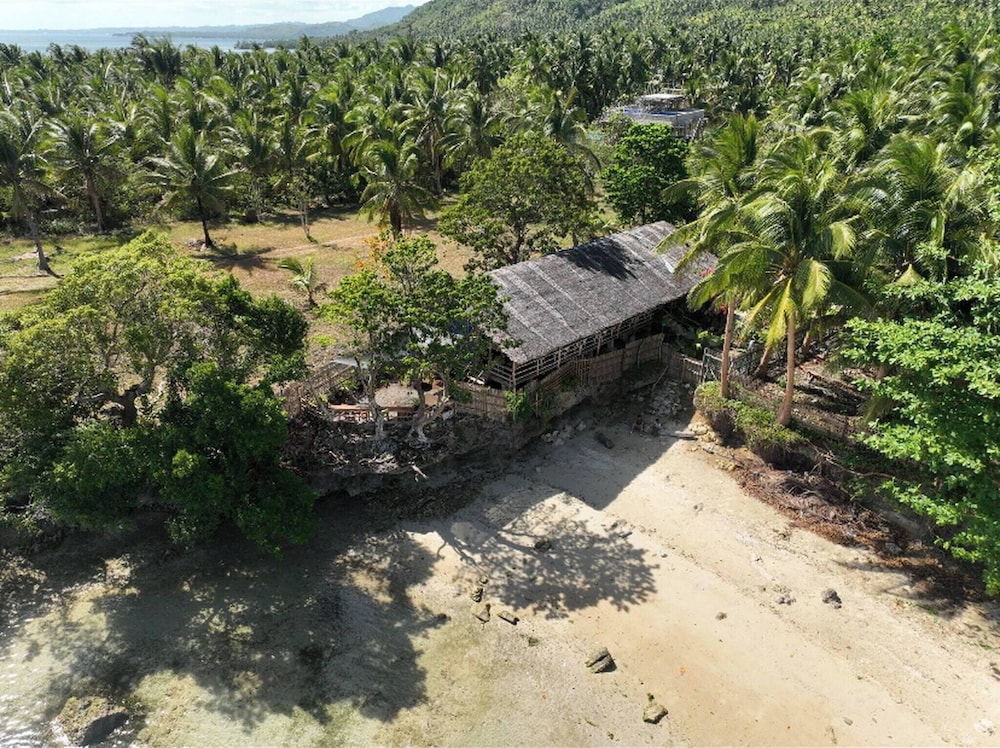 Spacious Beachfront House With Rooftop Deck in Macrohon, Philippines