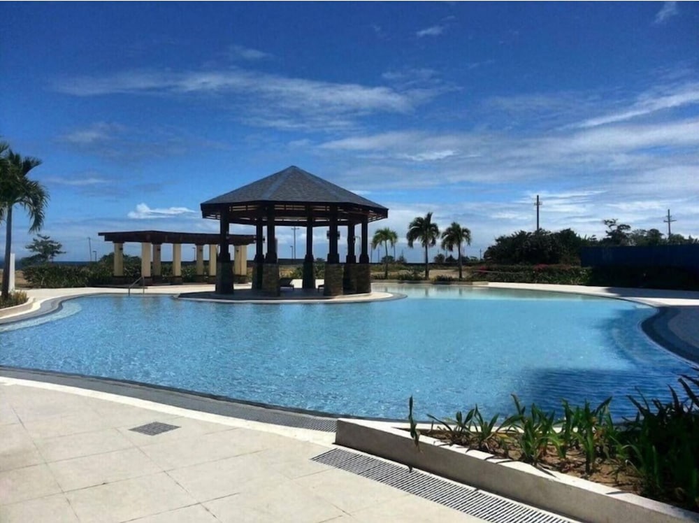 Spacious Studio Unit With Balcony and Seaview
