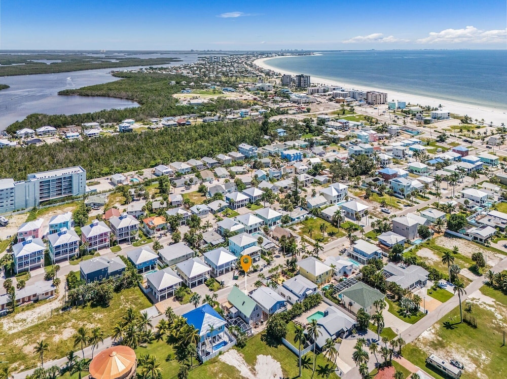 249 Pearl Paradise: 3br/3ba Pool Home! 3 Bedroom Home