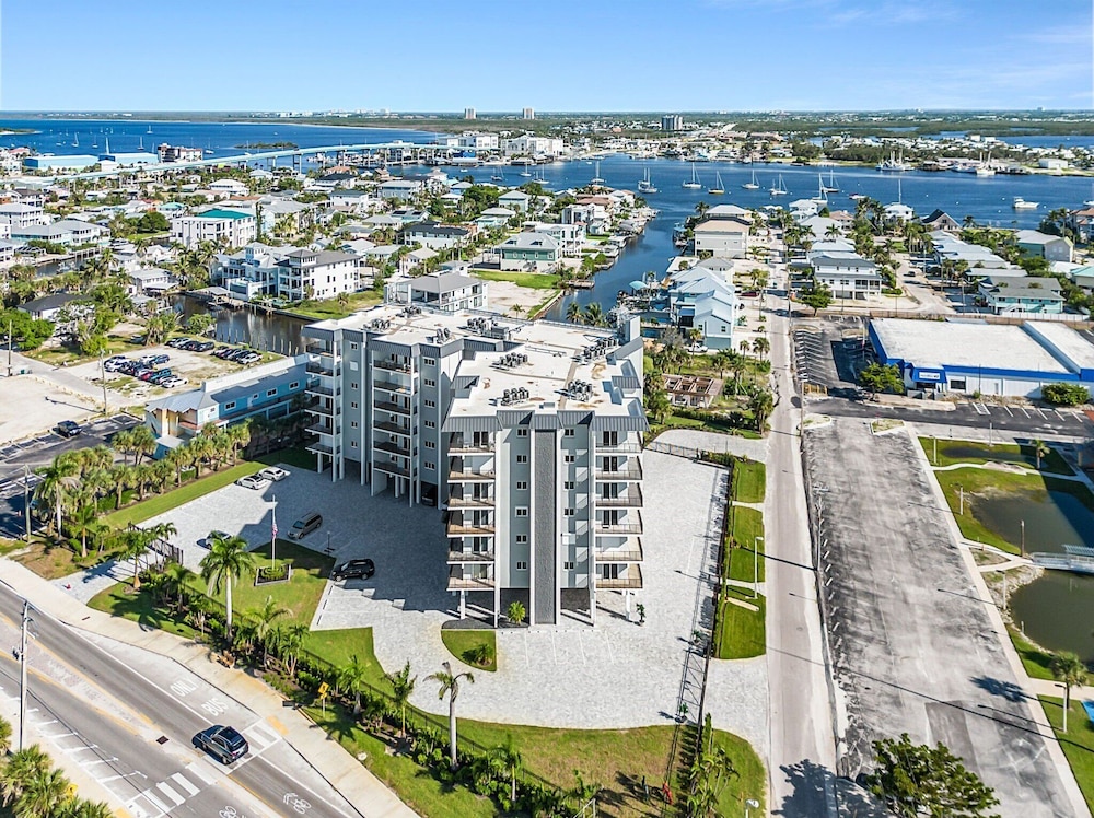 1511 Seas The Day: Batiki West Unit #504 2 Bedroom Condo