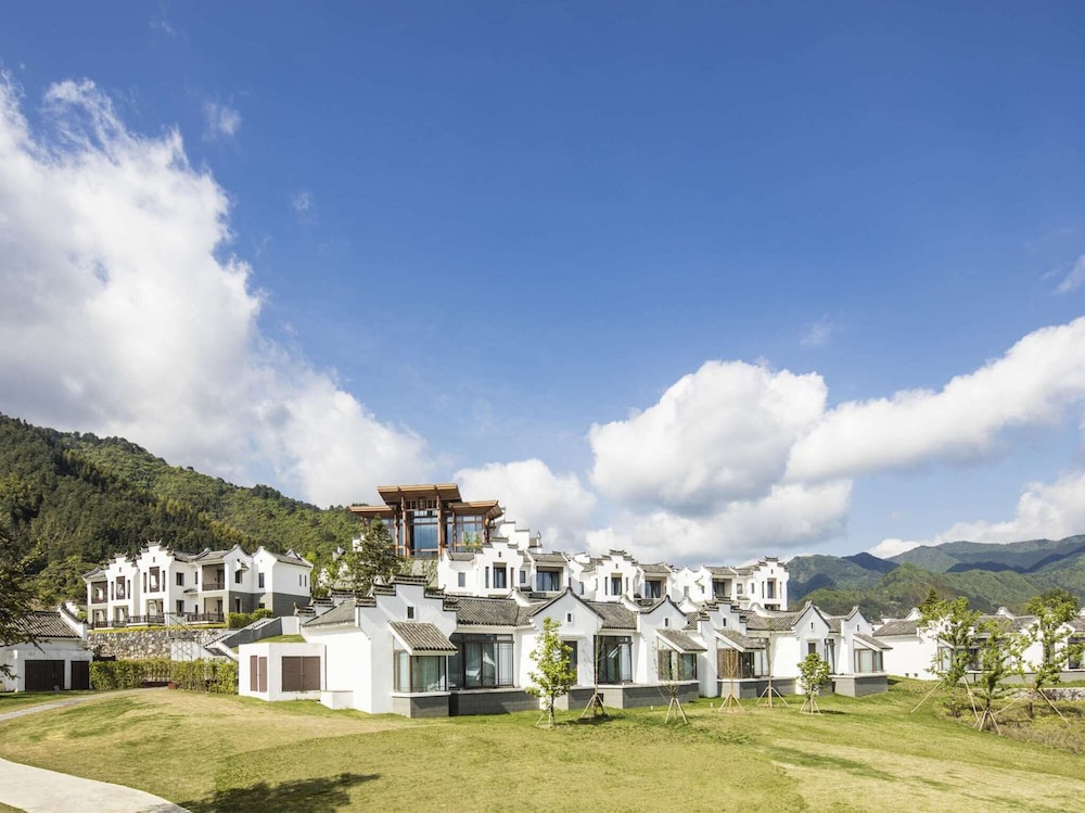 Huangshan Vacations - Banyan Tree Huangshan - Property Image 1