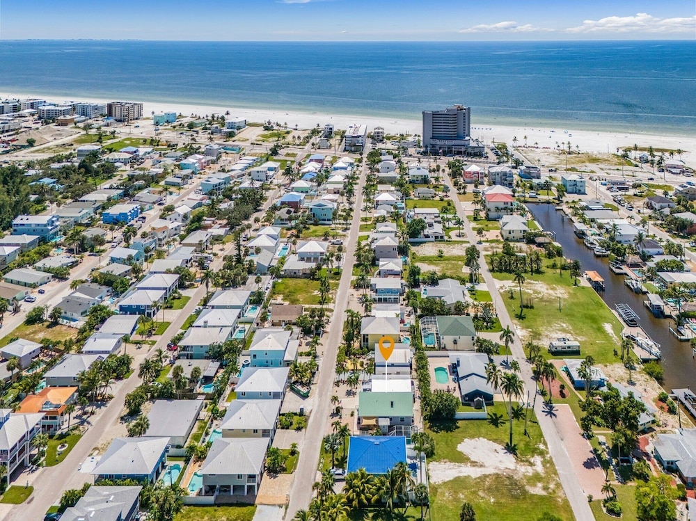 249 Pearl Paradise: 3br/3ba Pool Home! 3 Bedroom Home