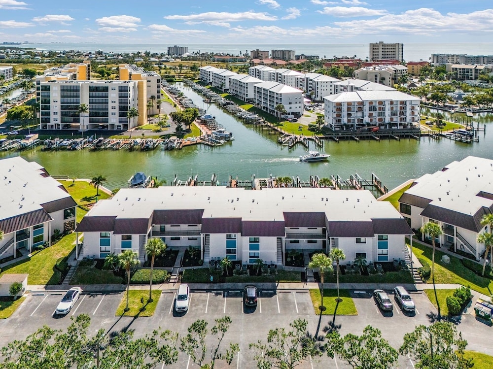 Estero Island Yacht & Racquet Club 224 1 Bedroom Condo